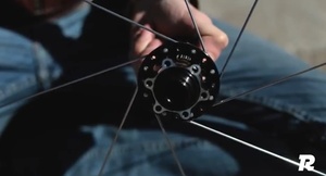 Как собрать велосипедное колесо (How to assemble the bike wheel)